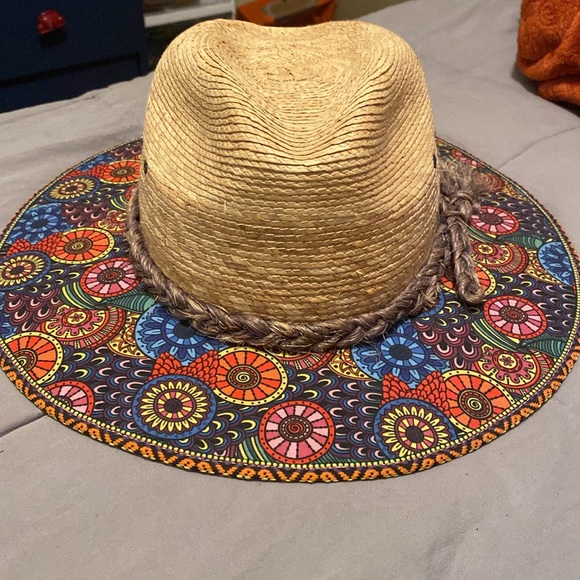 Artesanl Hat - Picture 2 of 4